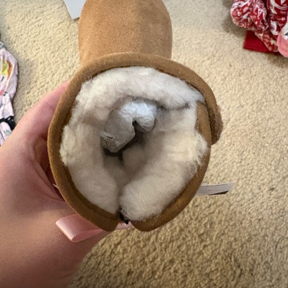 NWT UGG Tan Slippers with Pink Accent - Picture 7 of 7